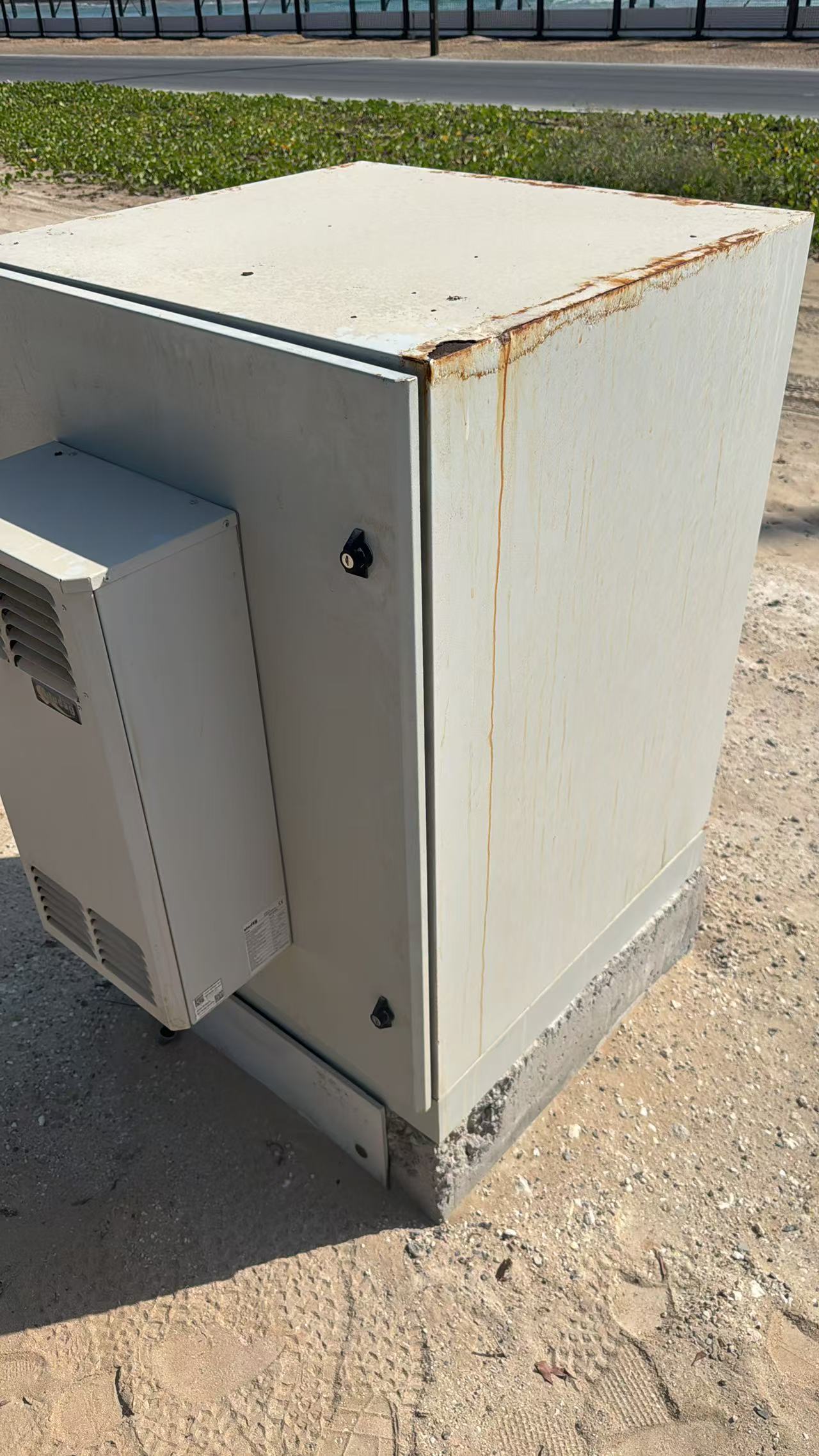 solar battery enclosure outdoor (2)
