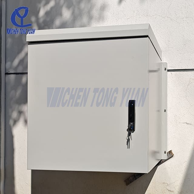 Armoire télécom murale extérieure étanche Nema 3R 19' 14U - CYTECH