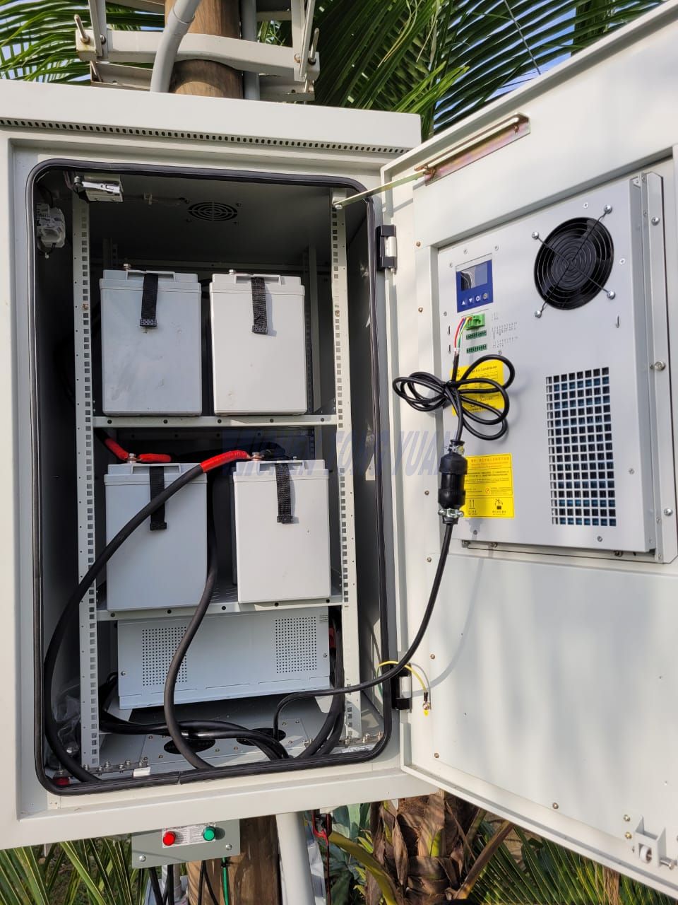 outdoor cabinet AC unit supporting 247 cabinet cooling for communication cabinet installations