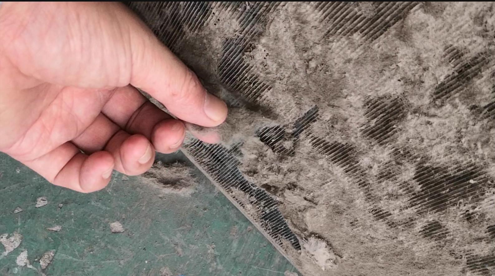 check the dirty on the enclosure ac condensor.png