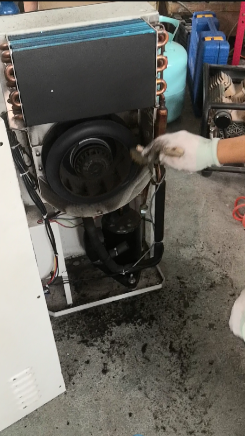 clean the fans of cabinet ac.png
